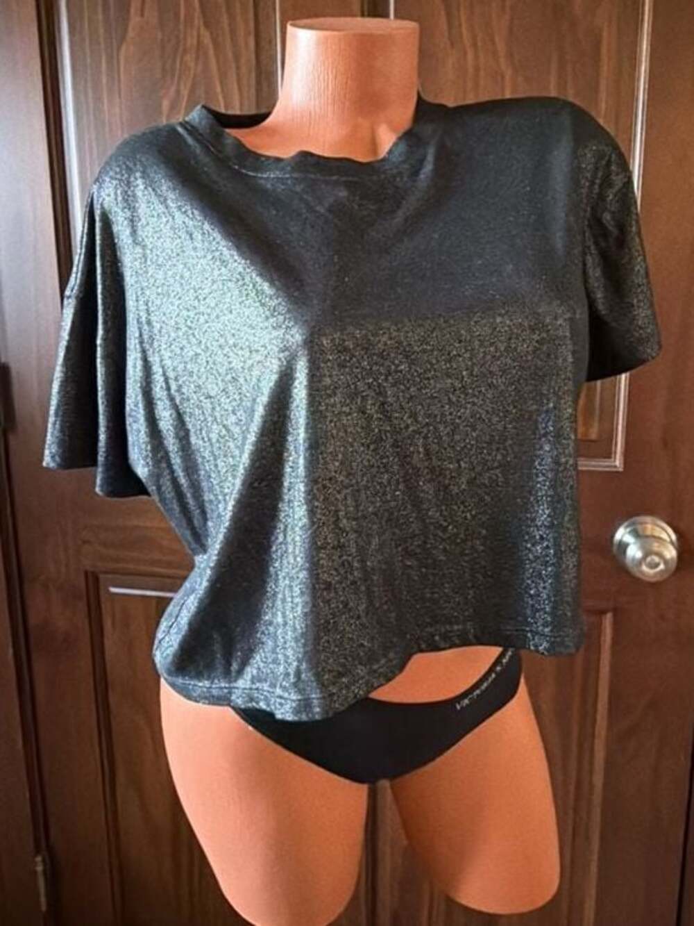 Victoria Sport Women's Shimmer Metallic Short Sleeve Cropped Top